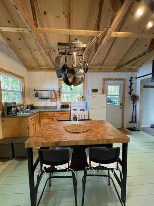 Leland'S Lakehouse Wolfville Esterno foto